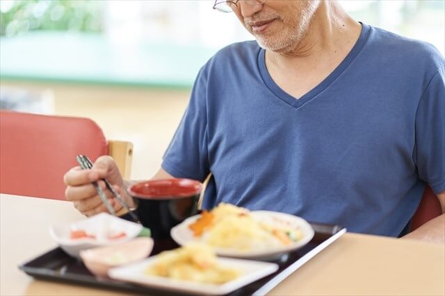 食欲のない男性